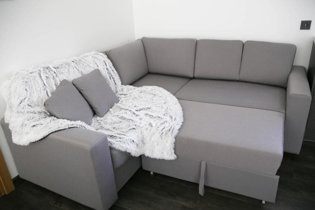 Elutuba halli nurgadiivaniga